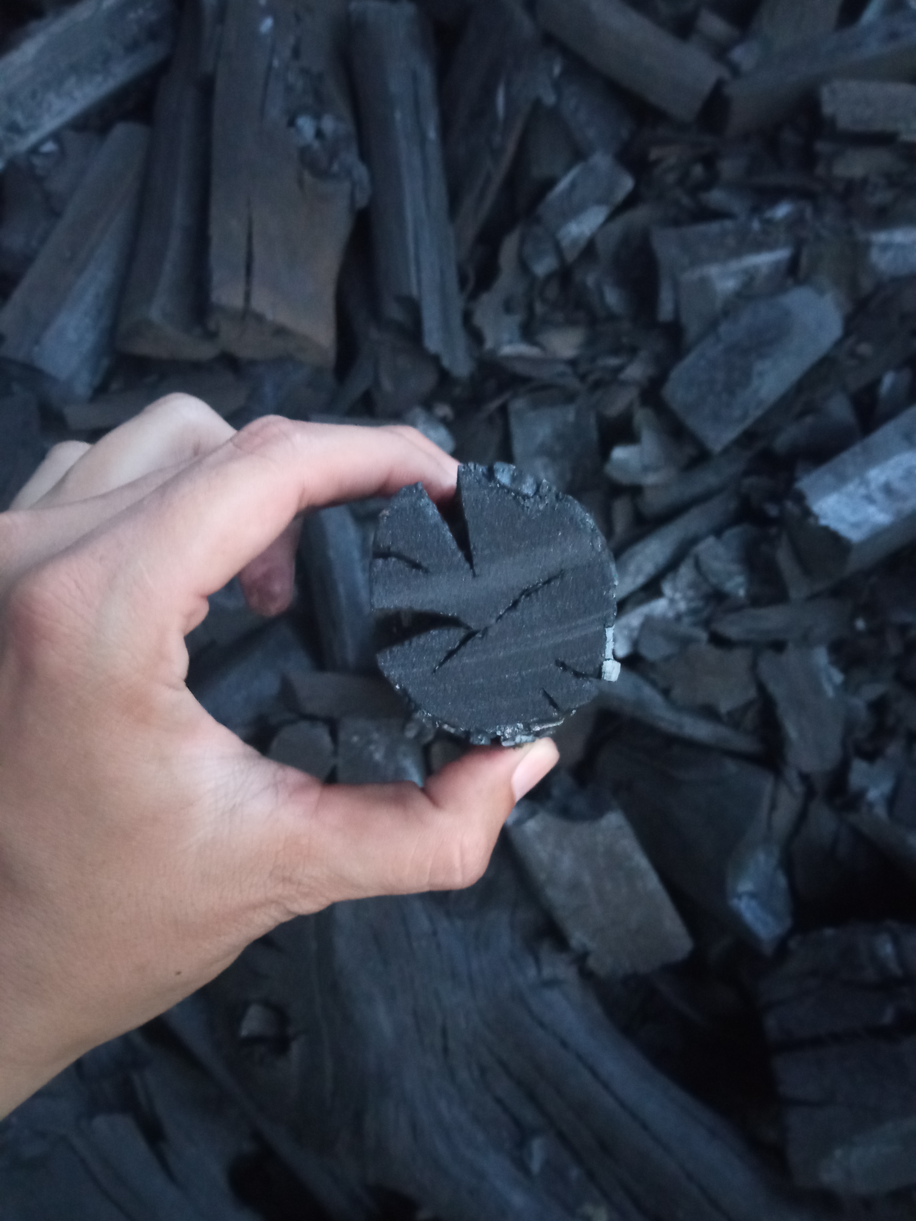 Cần tìm cước biển mặt hàng than đen đi Oman và Ả rập xê út 