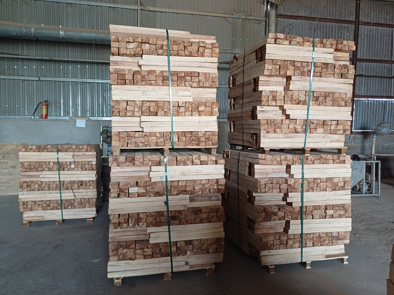 Cần tìm đơn vị vận tải vận chuyển mặt hàng gỗ xẻ đi Ấn Độ