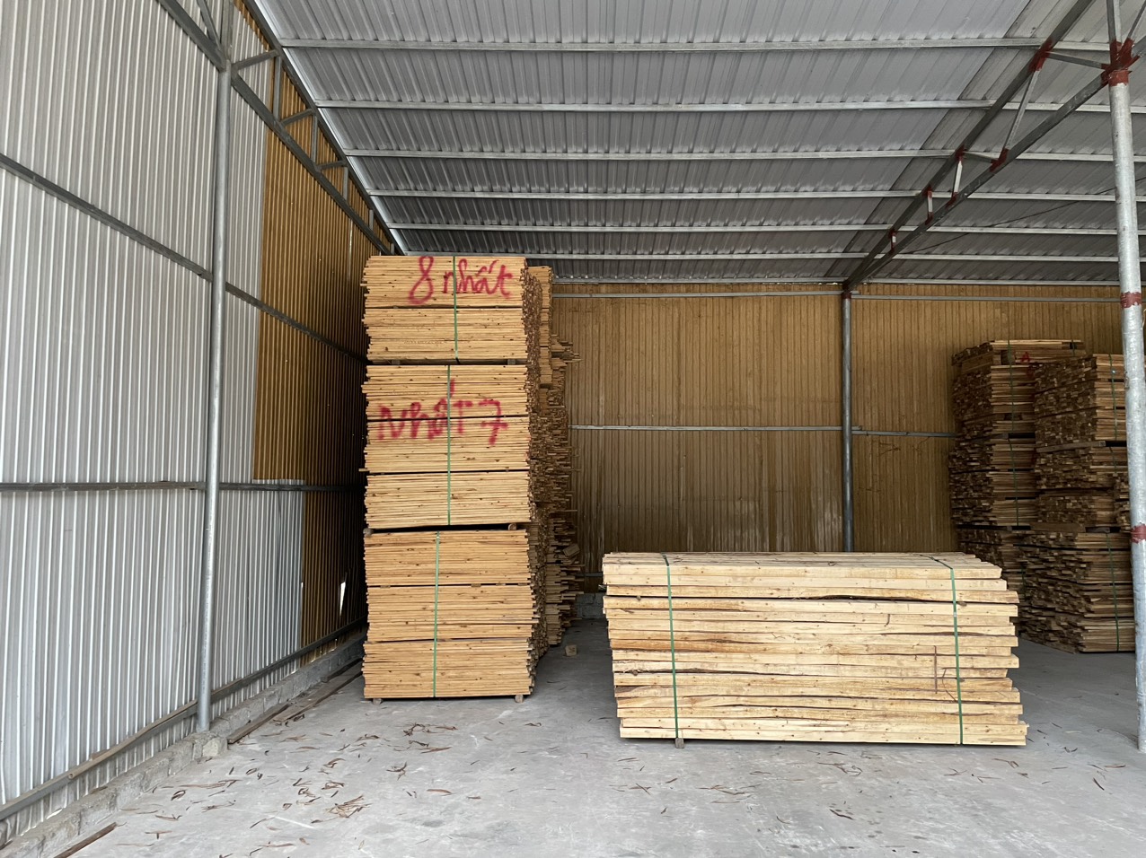 Cần tìm đơn vị vận tải vận chuyển hàng gỗ keo xẻ đi Trung Quốc
