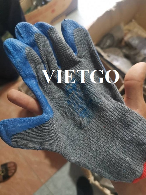 A partner from Iran needs to import work gloves
