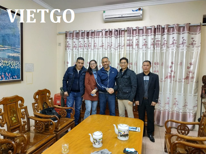 Khách hàng may mặc đến từ Ả Rập Xê Út đã tiếp tục tới thăm xưởng sản xuất cũng như kí xác nhận giá sản phẩm với các nhà cung cấp của VIETGO trong ngày công tác thứ hai tại Hà Nội