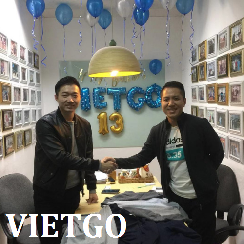 Khách hàng may mặc người Trung Quốc đã đến thăm và gửi lời cảm ơn tới VIETGO tại văn phòng của công ty