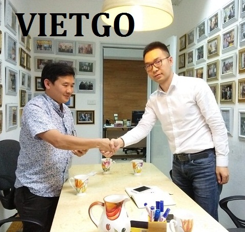 CHÚC MỪNG: Anh Huỳnh Văn Chương đã đón tiếp thành công vị khách hàng đến từ Trung Quốc có nhu cầu tìm mua CLINKER