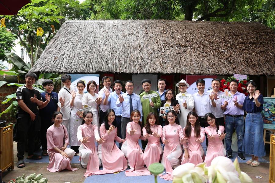 Trải nghiệm Trà ướp sen Hồ Tây - Tinh hoa Trà Việt tại Văn Miếu Quốc Tử Giám