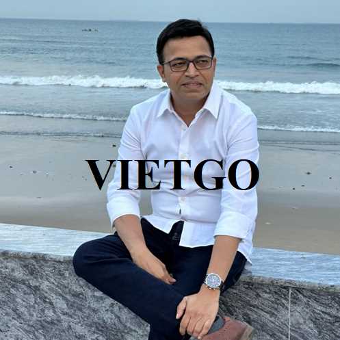 Vị khách hàng người Ấn Độ - ông Naveen đang có chuyến công tác tại Việt Nam để gặp gỡ nhà cung cấp sản phẩm hạt điều và gậy tre