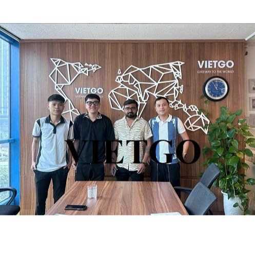 Vị khách hàng người Ấn Độ - ông Nirav sẽ có chuyến công tác tại Việt Nam để gặp gỡ nhà cung cấp cho sản phẩm hạt điều và đồ gỗ nội thất