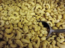 Nhà nhập khẩu Trung Quốc cần mua hạt điều.