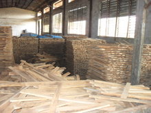 Đơn hàng xuất khẩu gỗ keo xẻ sang Trung Quốc.