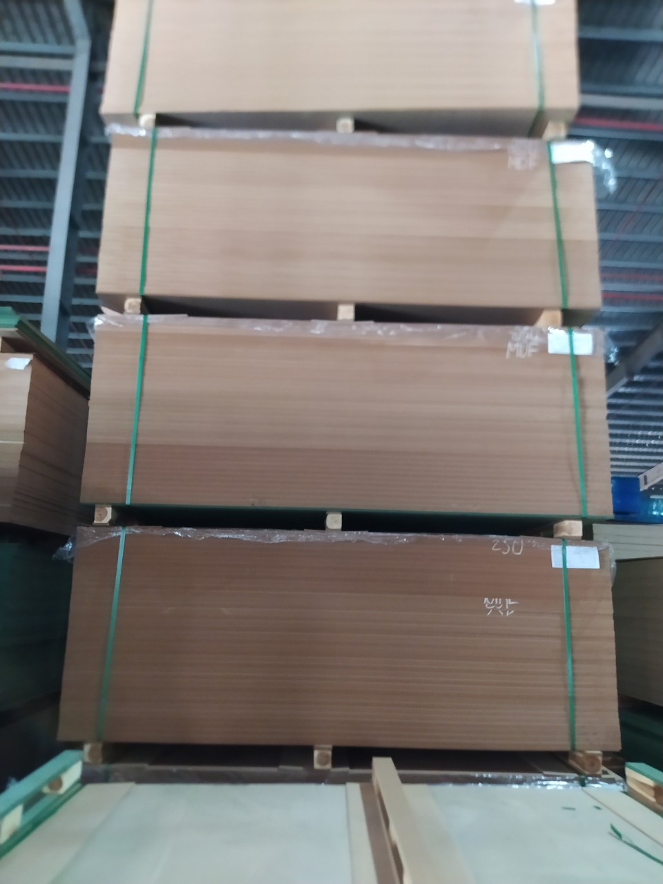 Công Ty TNHH Logistic Phương Đông cần báo giá cước vận tải đi Ấn Độ, sản phẩm Ván gỗ MDF
