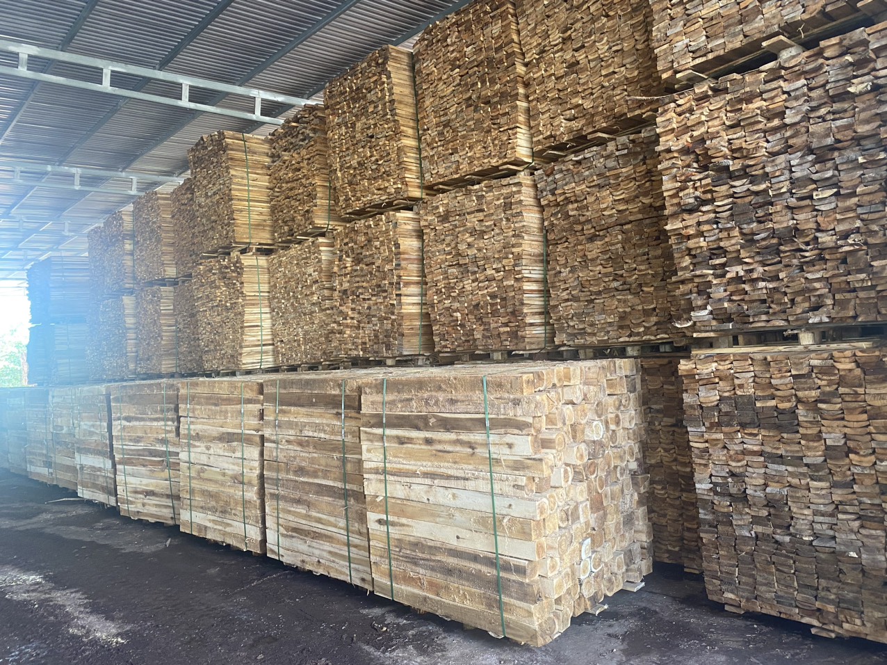 Công Ty TNHH Nguyệt Minh Ánh cần tìm đơn vị vận tải biển cho mặt hàng gỗ xẻ sang Ả Rập