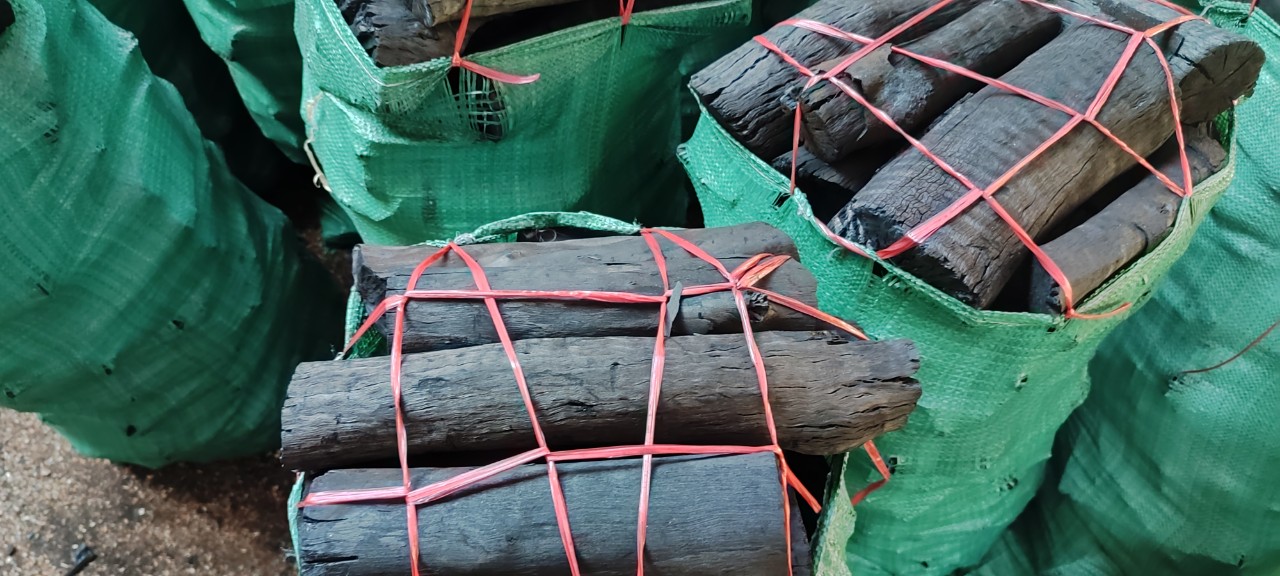 Cần tìm cước biển mặt hàng Than củi đen sang Ninh Ba, Trung Quốc