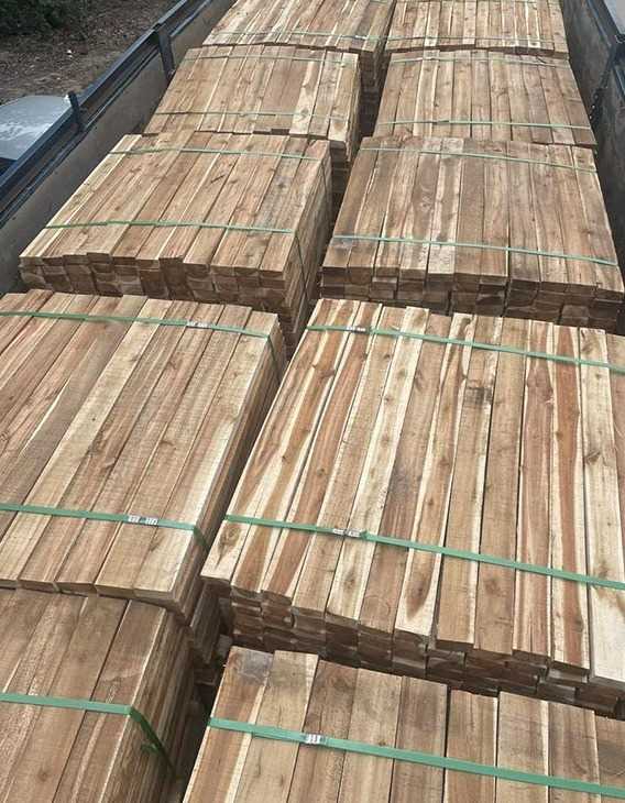 Cần tìm đơn vị vận tải vận chuyển mặt hàng gỗ keo xẻ đi Trung Quốc