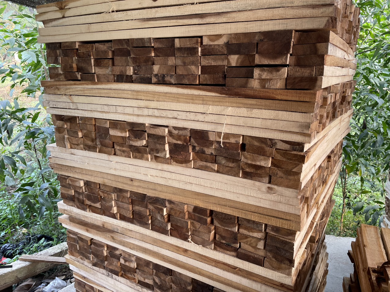 Cần tìm đơn vị vận tải vận chuyển hàng gỗ keo xẻ đi Malaysia