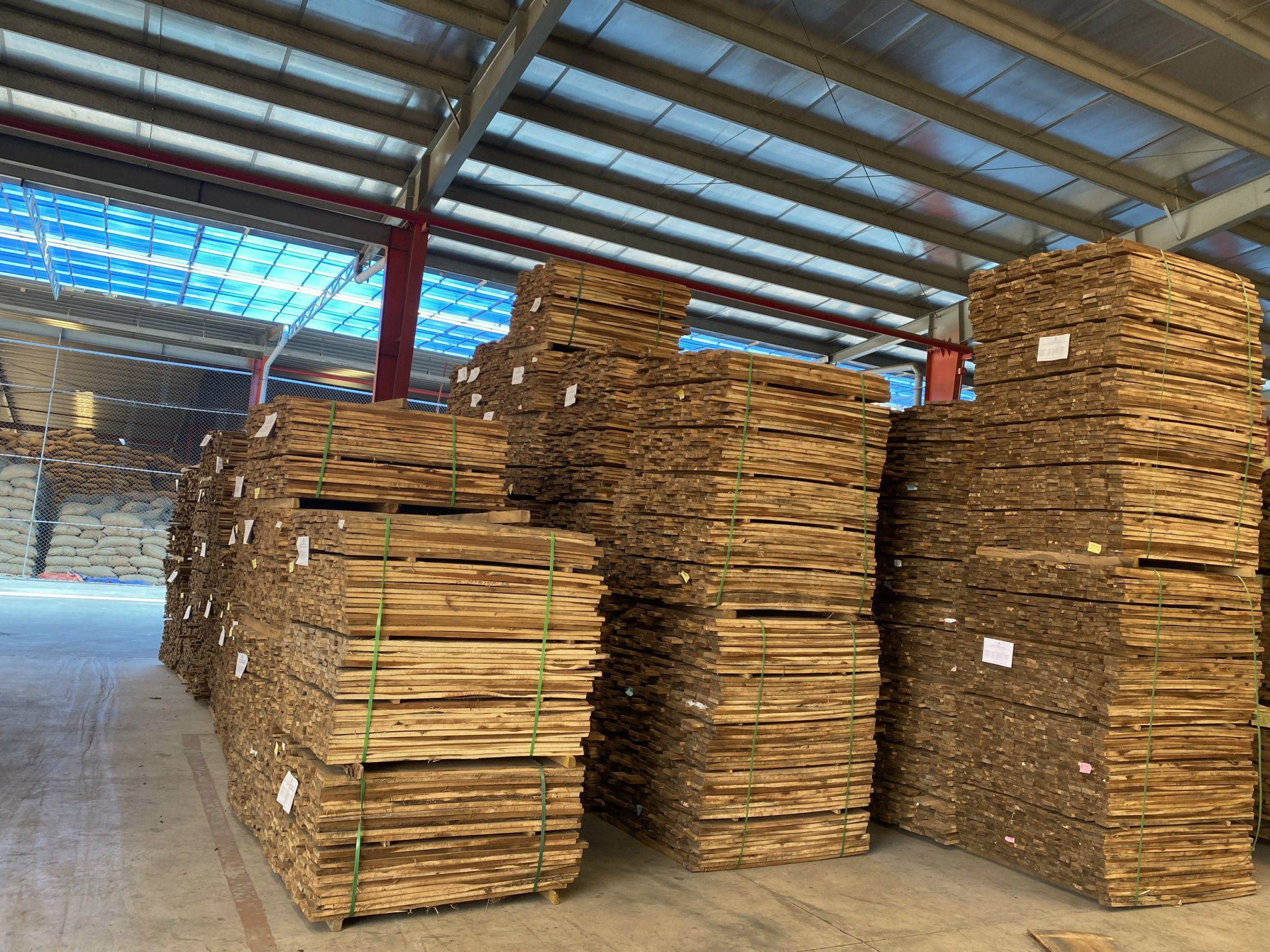 Cần tìm đơn vị vận tải vận chuyển mặt hàng gỗ keo xẻ đi Trung Quốc 