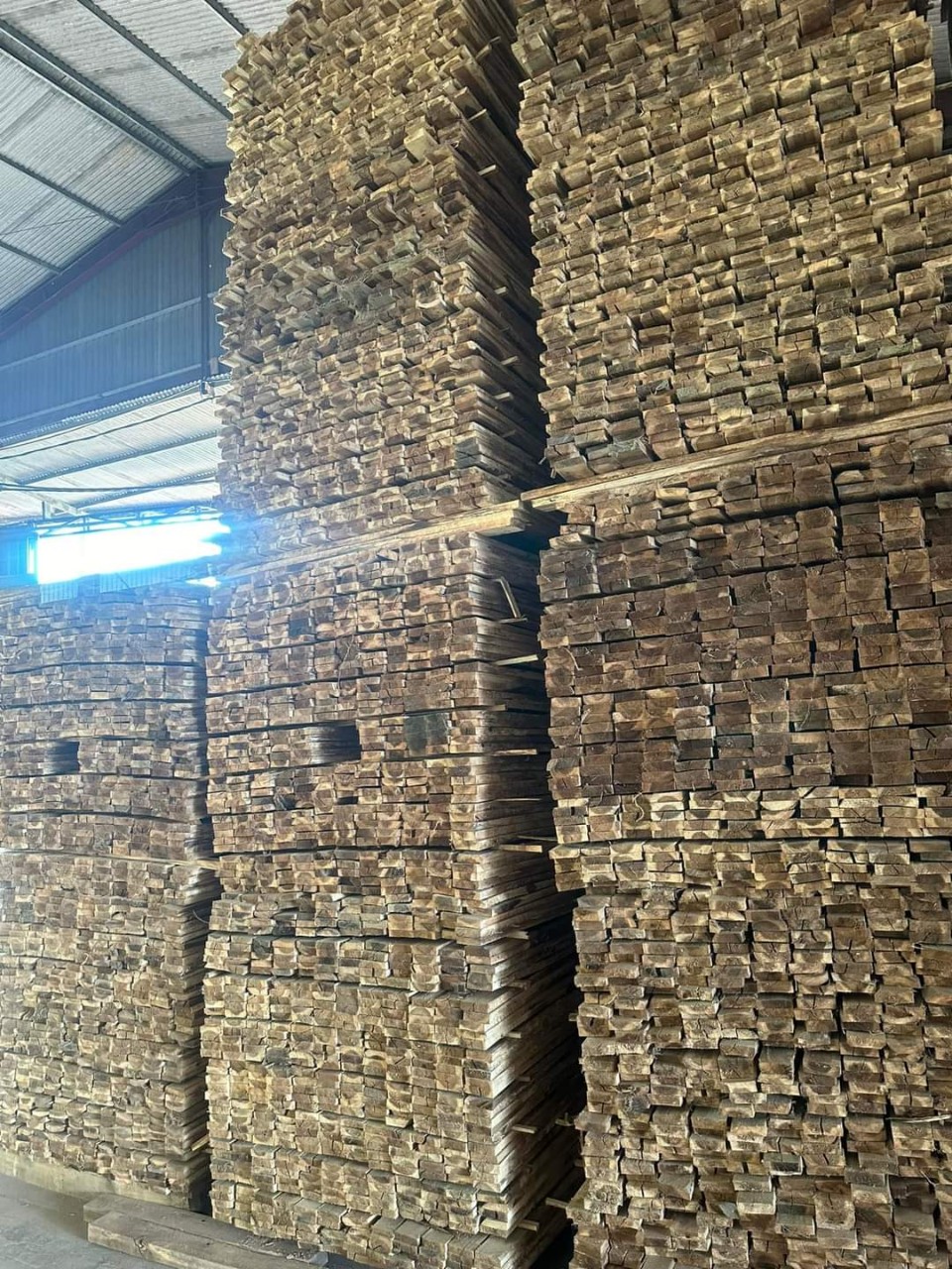 Cần tìm đơn vị vận tải vận chuyển hàng gỗ keo xẻ đi Ấn Độ