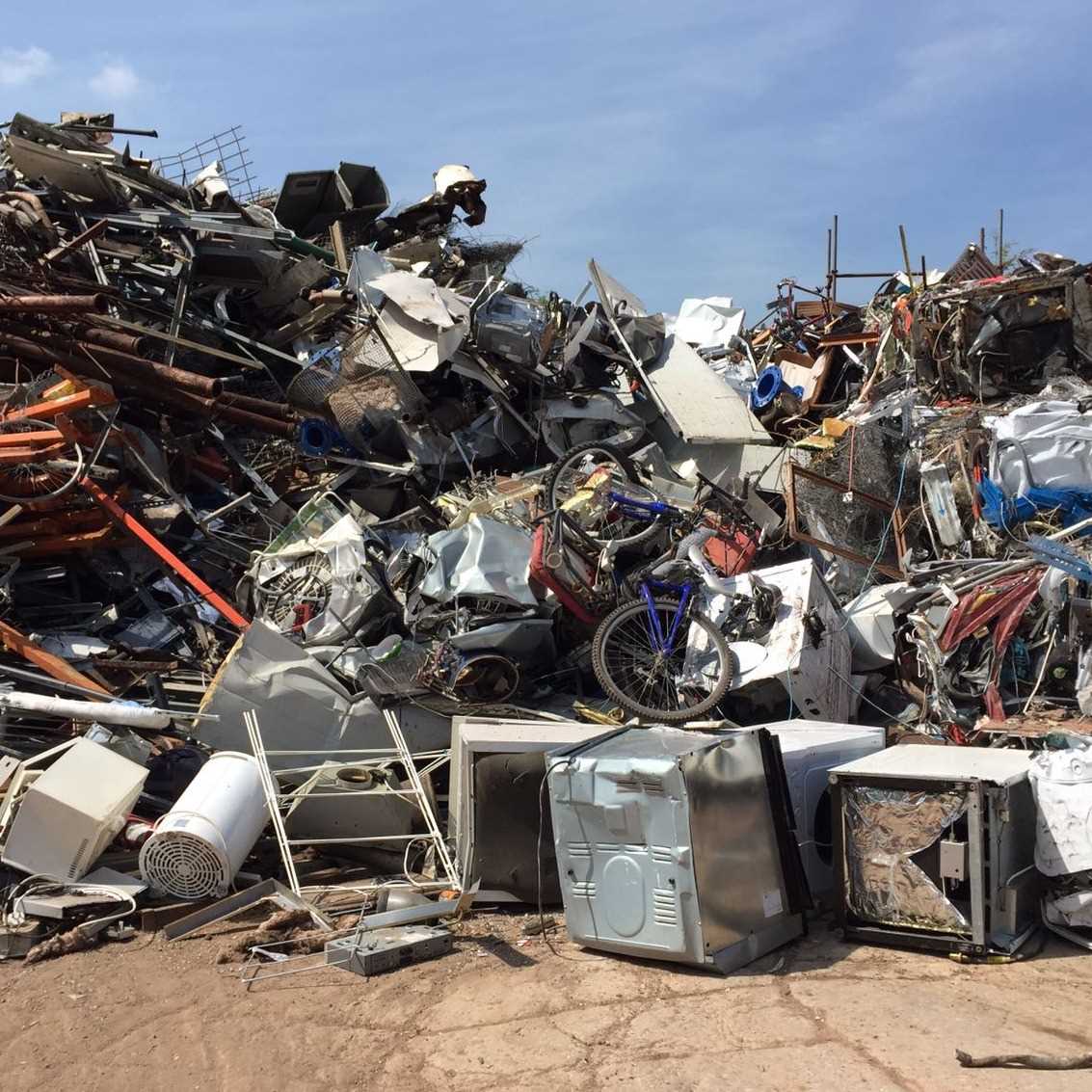 I AM LOOKING FOR SCRAP METAL