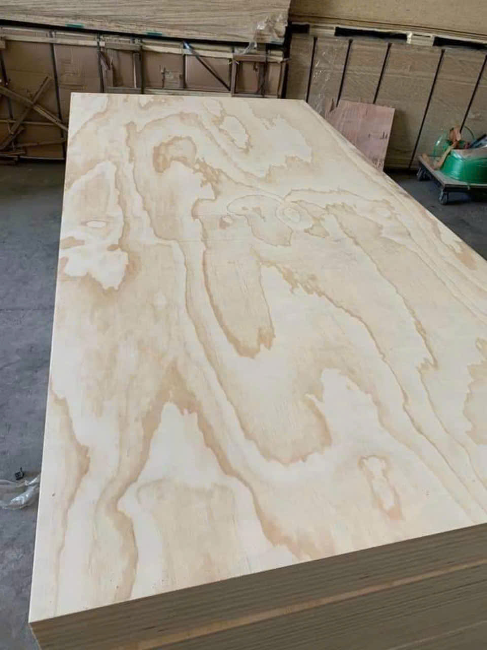 Pine face plywood