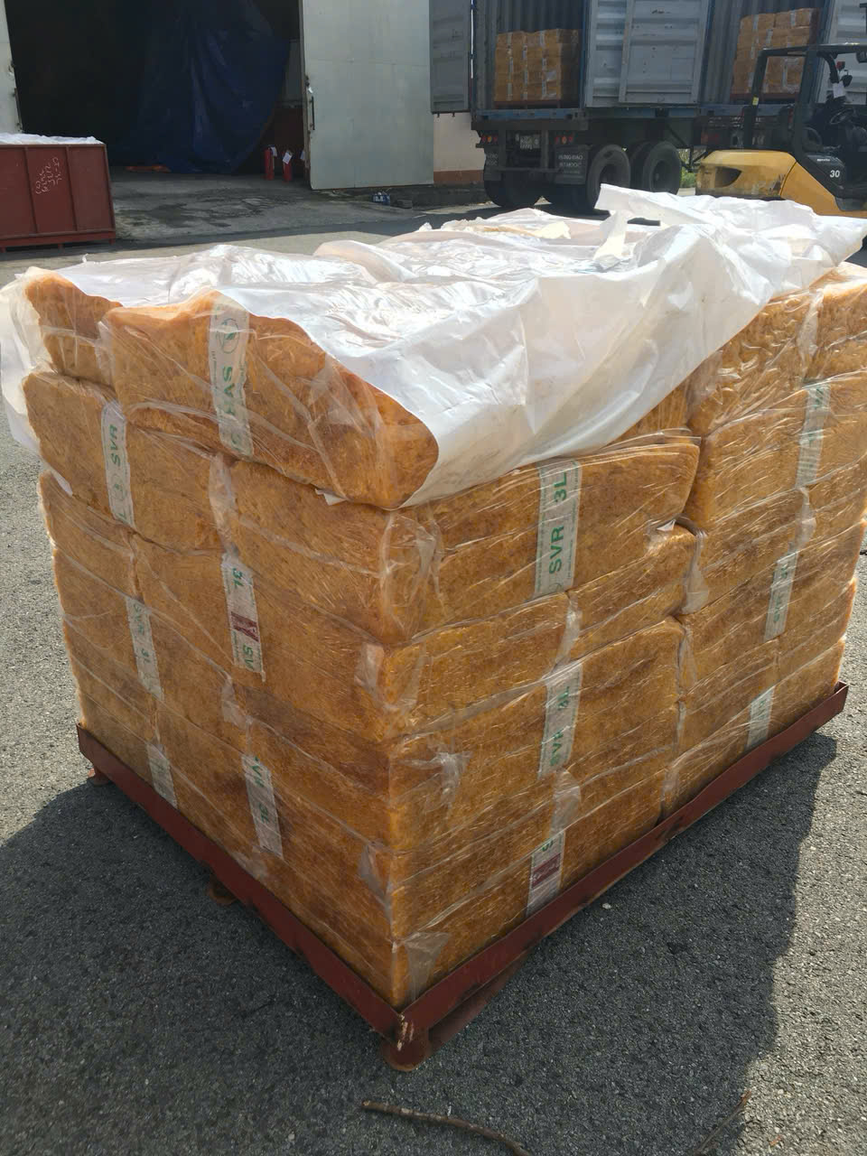 Cần tìm FWD báo giá cước vận tải giá cước vận tải hàng mủ cao su đi Hong Kong