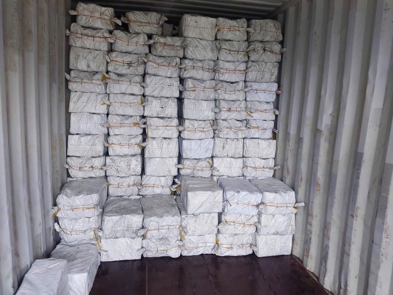 Cần tìm đơn vị vận tải vận chuyển hàng than củi đi UAE
