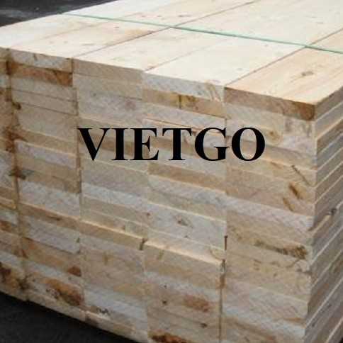 Vị khách hàng người Brazil đang cần tìm mua sản phẩm gỗ thông xẻ