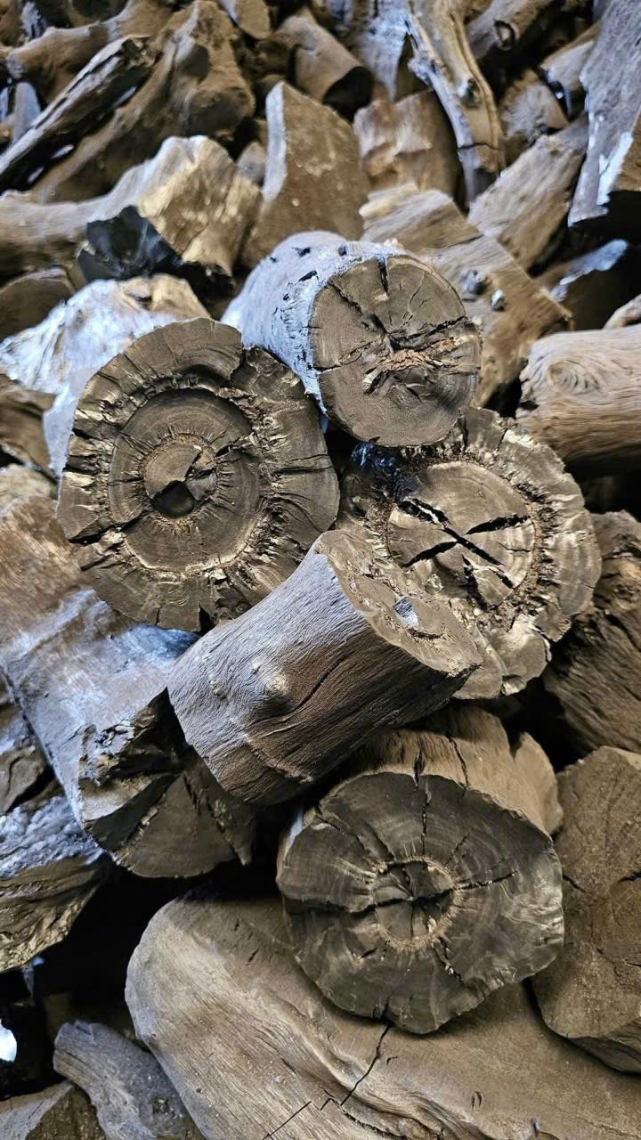 Than đen vải, nhãn