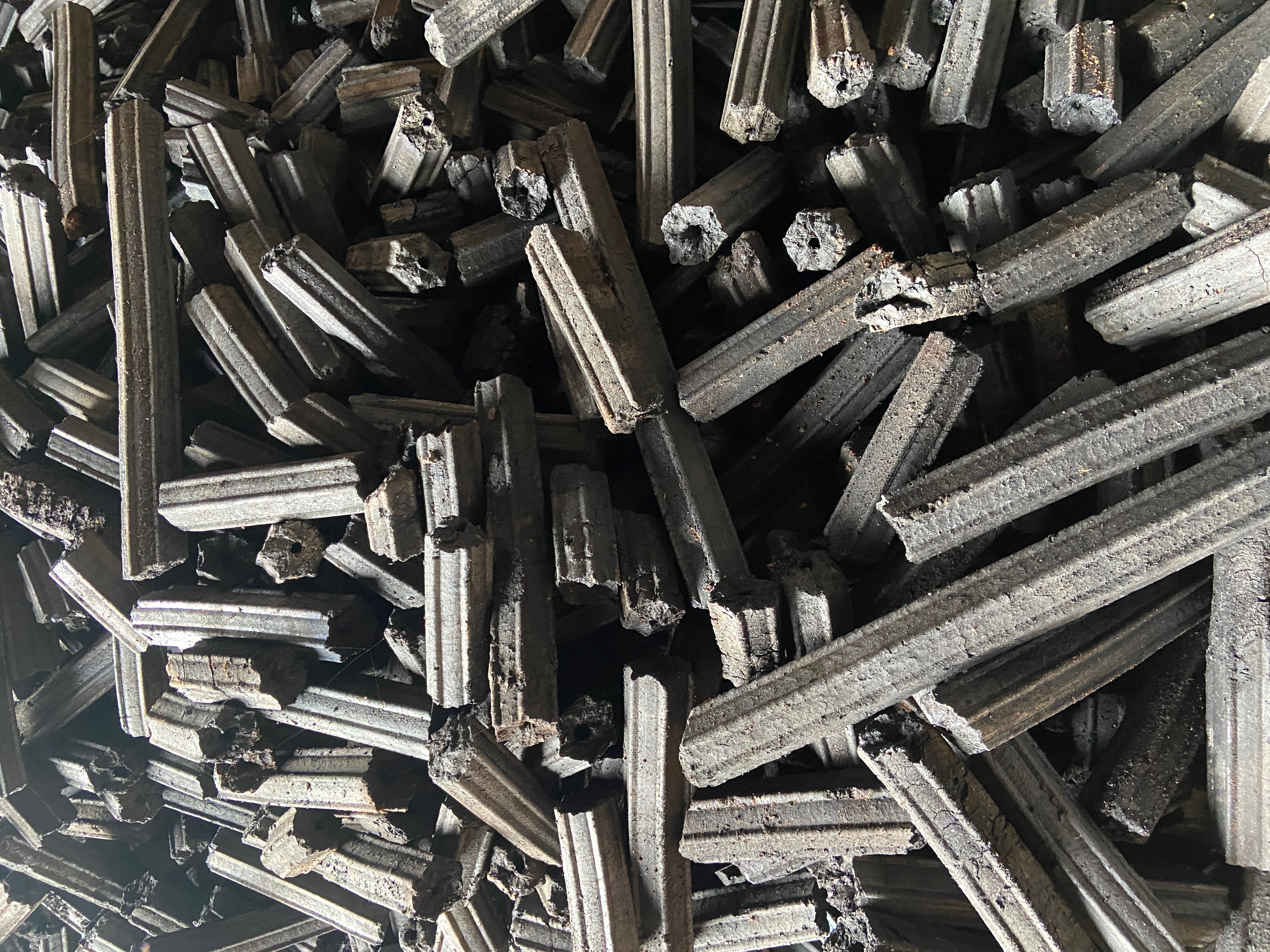 Cần tìm fwd cho 1 cont than mùn cưa đi cảng Keelung Đài Loan 