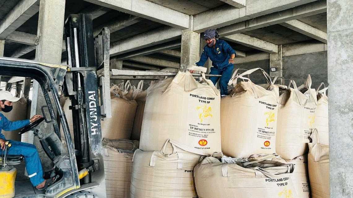 Cần tìm đơn vị vận tải sản phẩm xi măng sang Ý