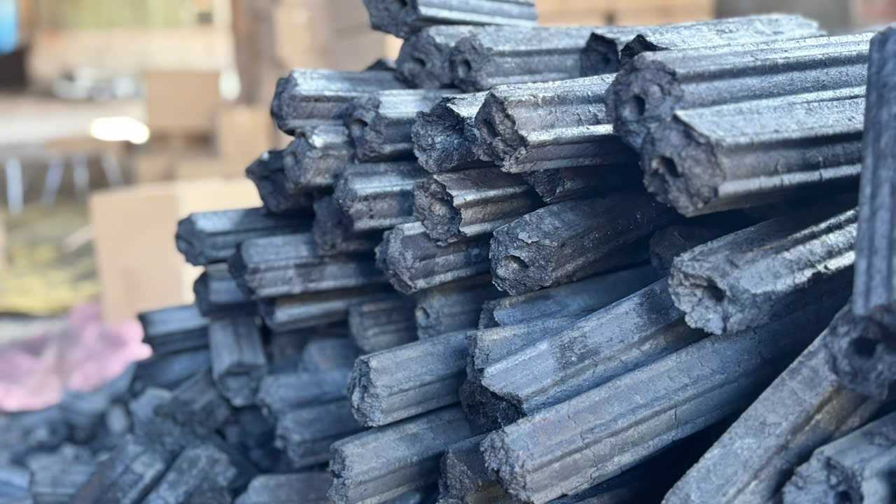 Cần tìm đơn vị vận tải sản phẩm than sang Chennai, Ấn Độ