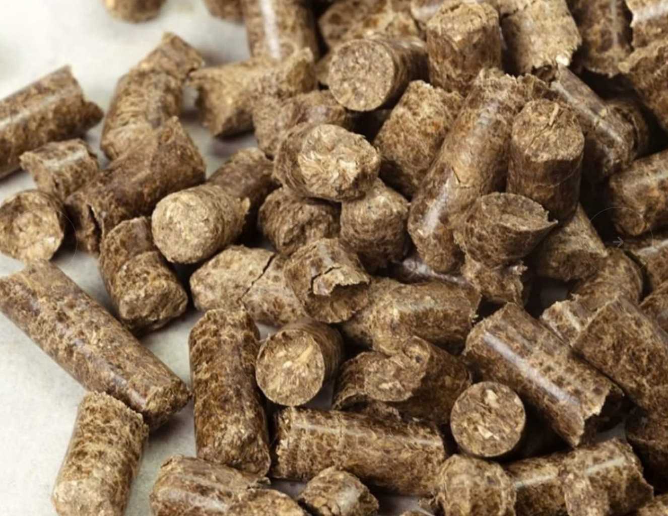 Cần tìm đơn vị vận tải sản phẩm viên nén mùn cưa sang Anh