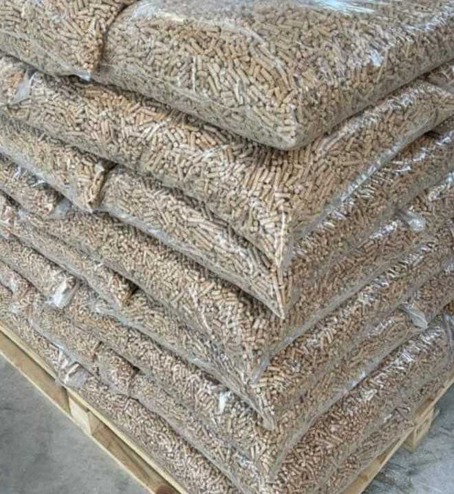 Cần tìm đơn vị vận tải sản phẩm viên nén mùn cưa sang Ba Lan