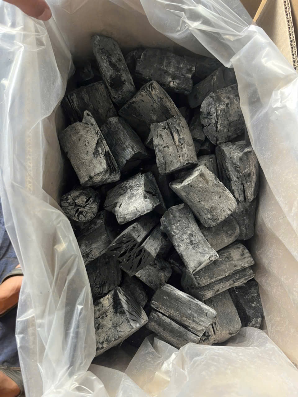 Cty cần đơn vị vận chuyển than Lào xuất đi Hàn