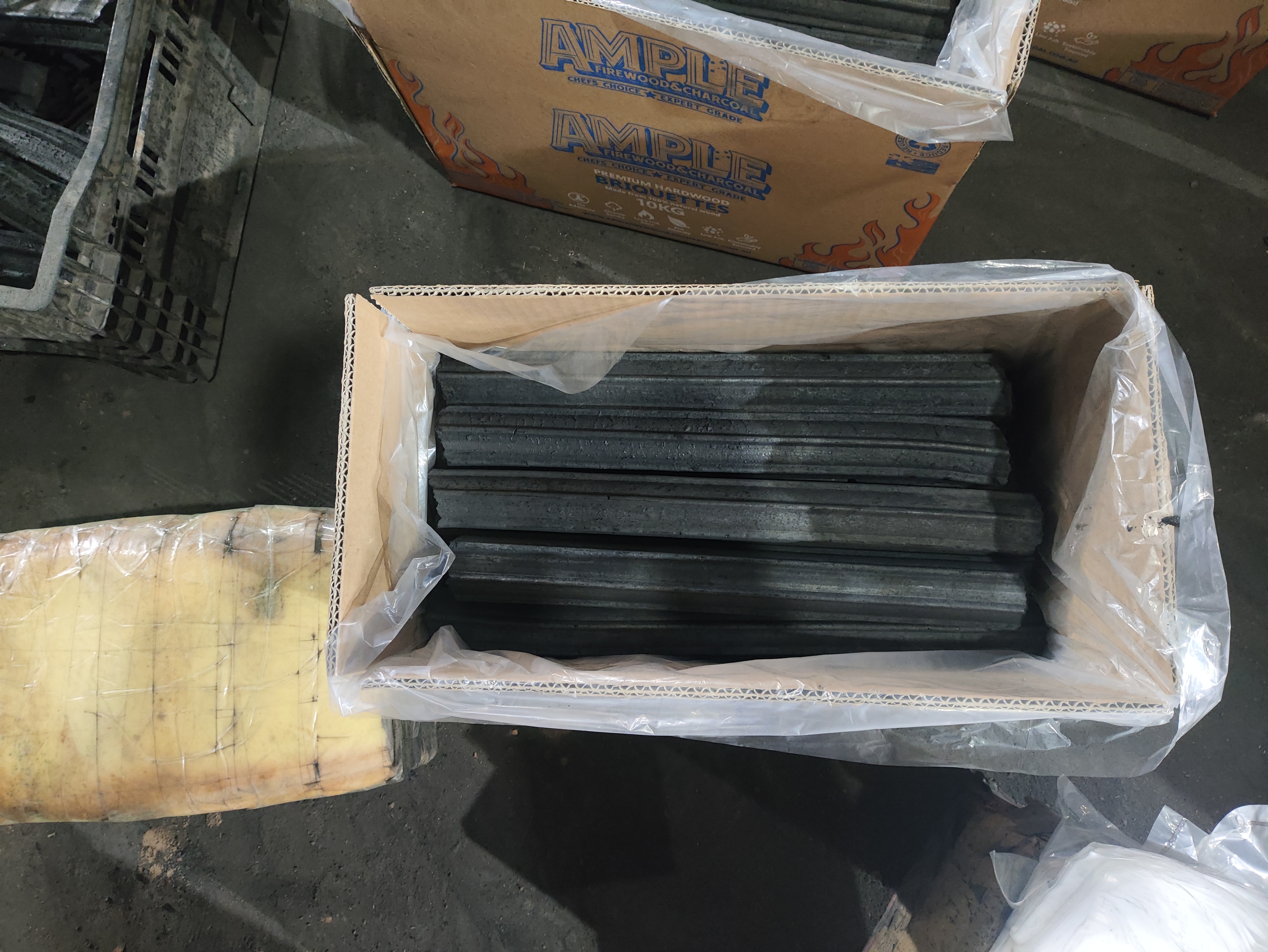 Cần tìm đơn vị vận chuyển mặt hàng than củi mùn cưa đến Ả rập xê út