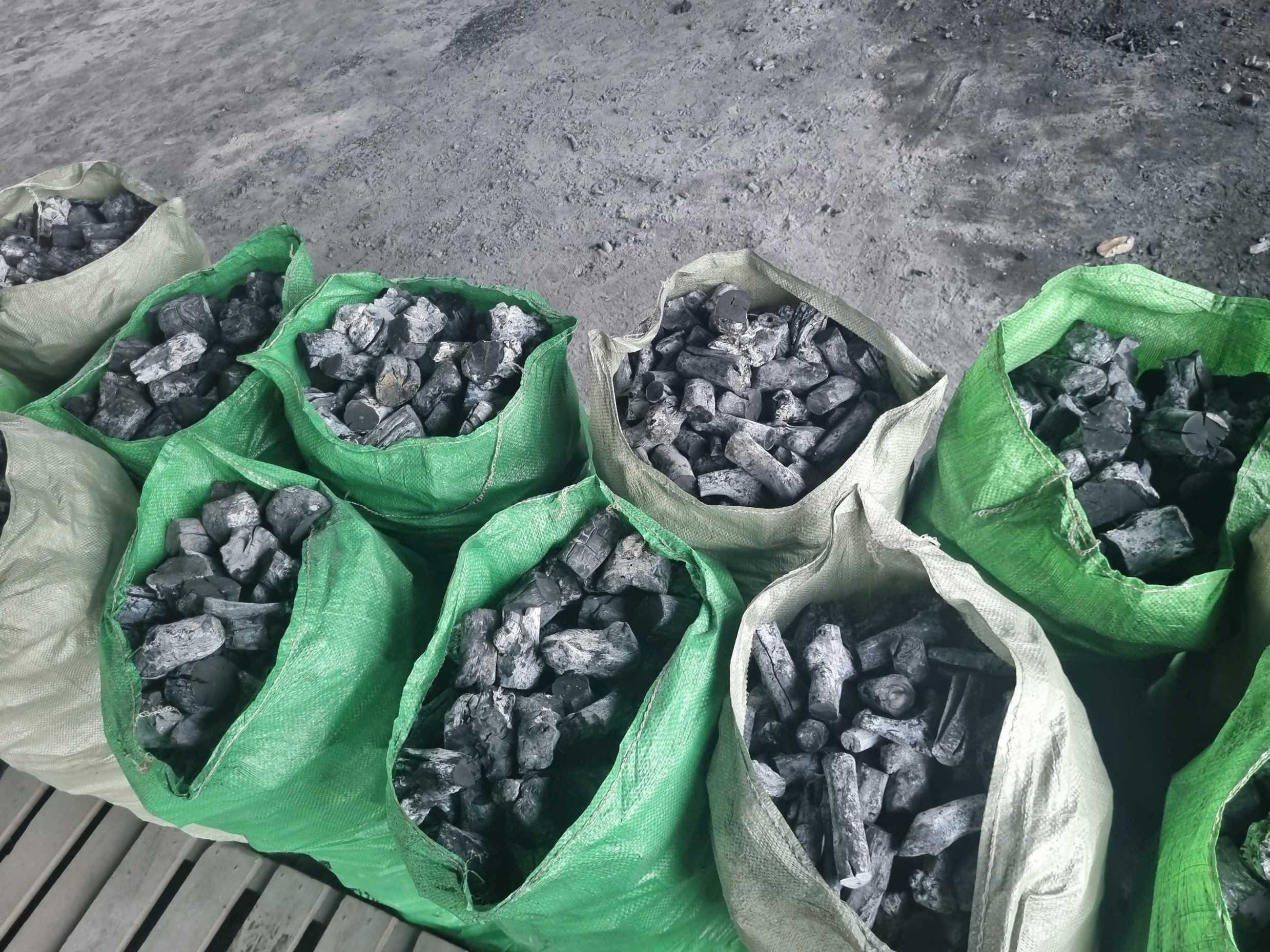 Cần tìm đơn vị vận tải vận chuyển mặt hàng  than trắng đến cảng Kandla