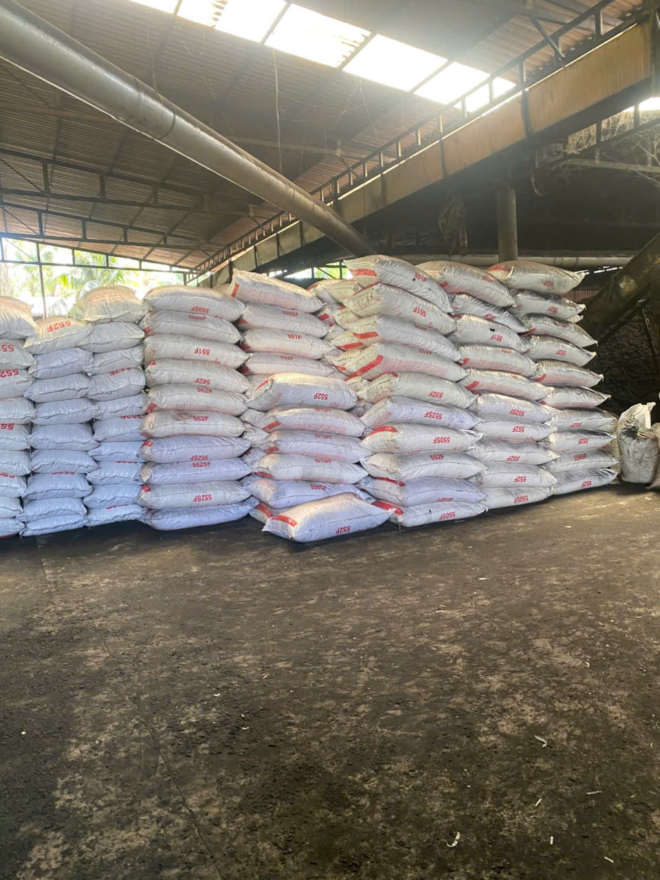 Cần tìm đơn vị vận tải than gáo dừa từ Bến Tre đến Cát Lái