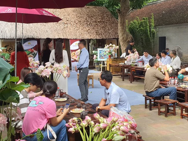 Trải nghiệm Trà ướp sen Hồ Tây - Tinh hoa Trà Việt tại Văn Miếu Quốc Tử Giám