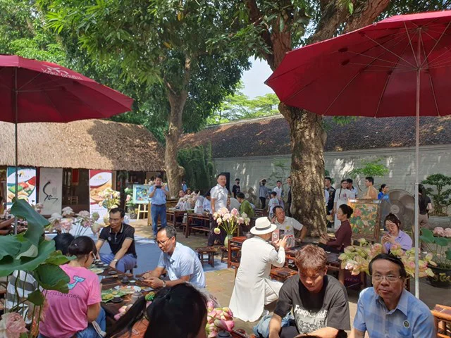 Trải nghiệm Trà ướp sen Hồ Tây - Tinh hoa Trà Việt tại Văn Miếu Quốc Tử Giám