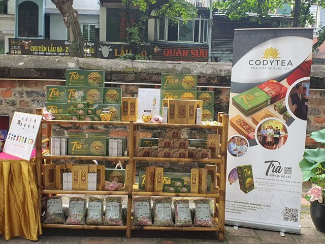 Trải nghiệm Trà ướp sen Hồ Tây - Tinh hoa Trà Việt tại Văn Miếu Quốc Tử Giám